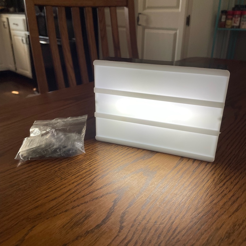 Small light box w letters